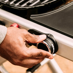 WEBER TRAVELER PORTABLE GAS GRILL
